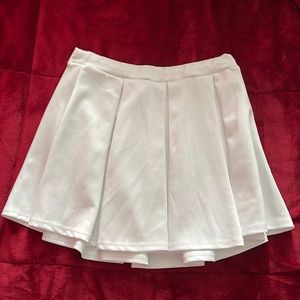 A’gaci White Pleated Mini Skirt